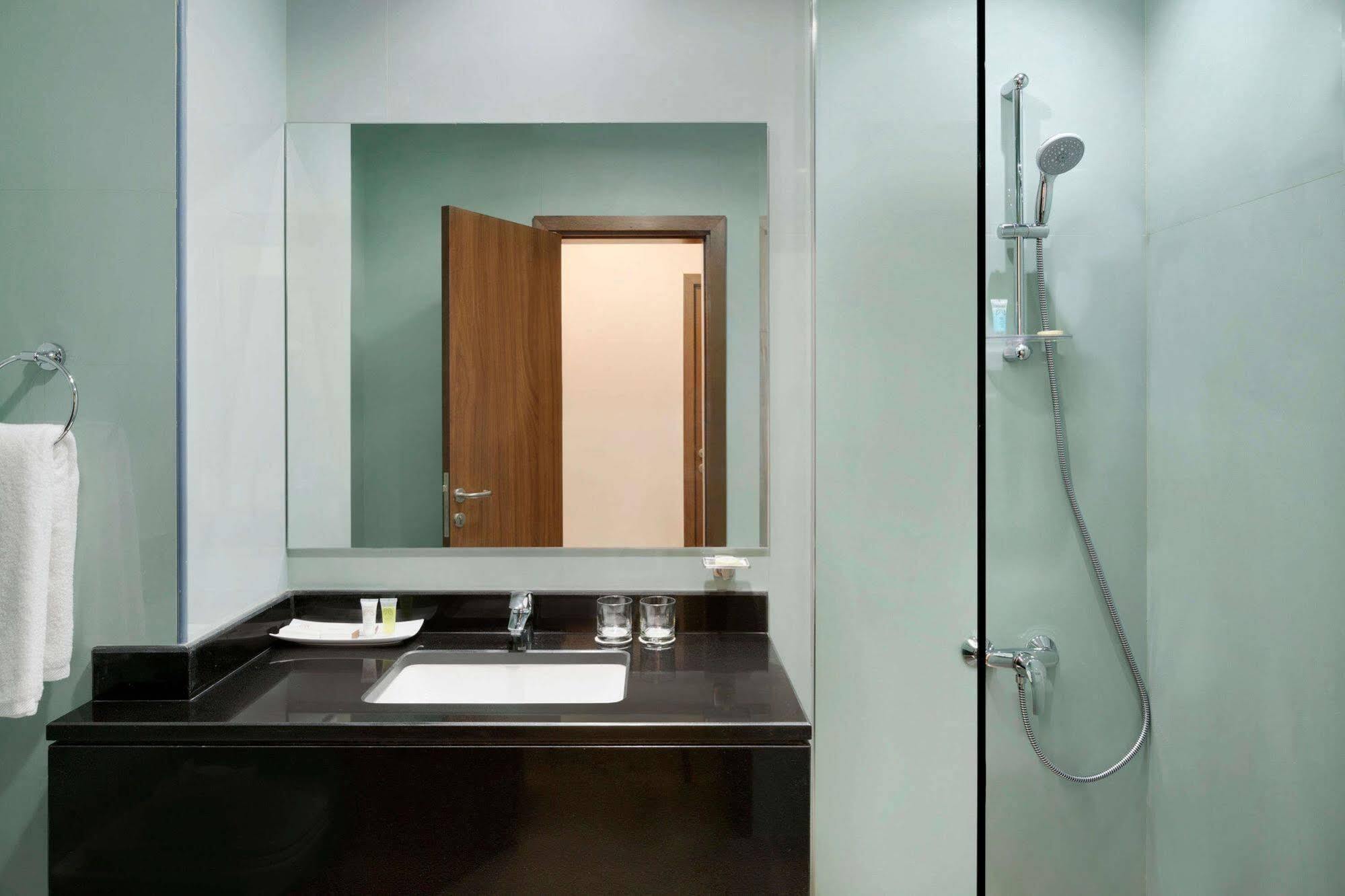Ramada Encore Al Khobar Olaya Екстериор снимка